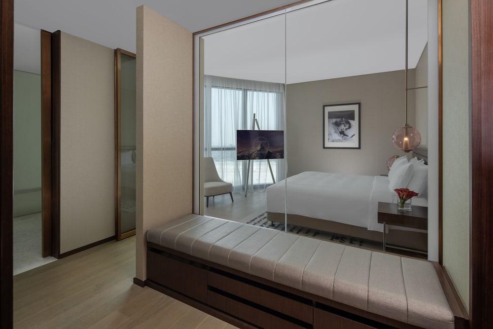 Paramount Hotel 5*